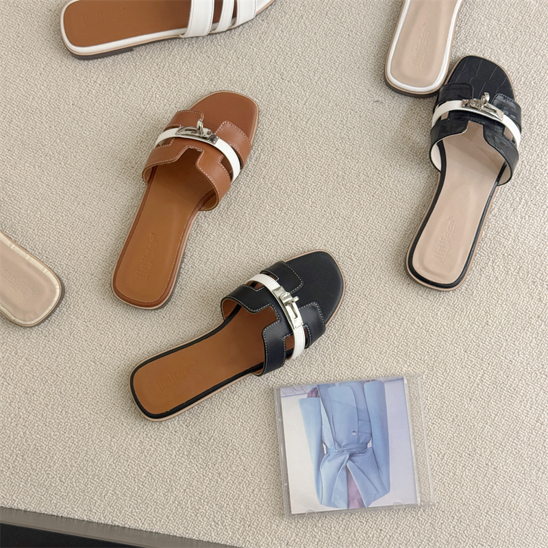 2025 New Korean Style Women's Flat Beach Sandals with One Strap, Fashion Slippers for Summer, Large Size - Image 3