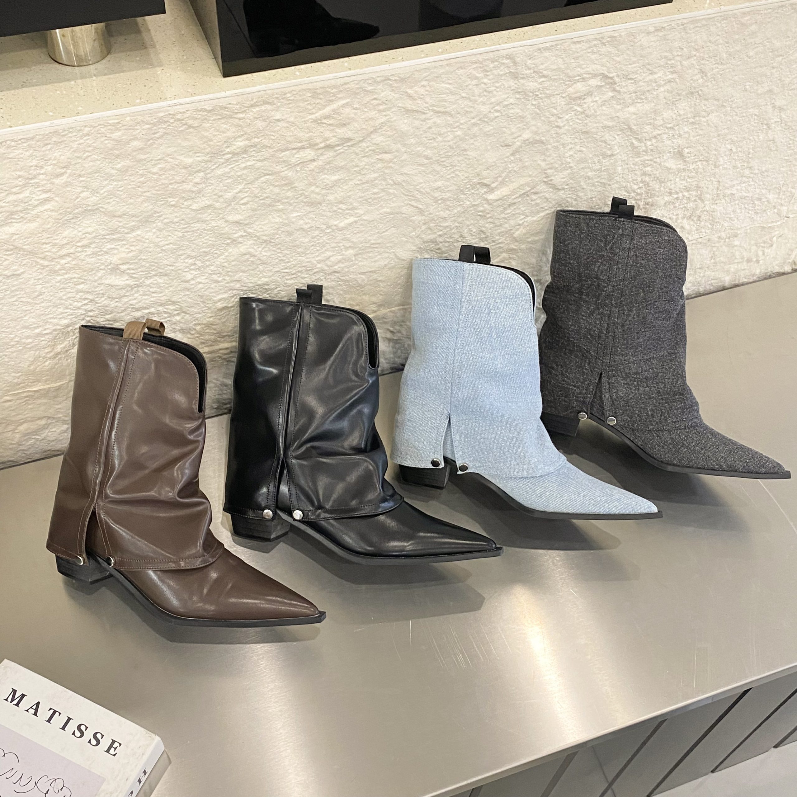 Korean Style Pointed Toe V-Cut Barrel Boots 2024 Autumn Winter Chunky Heel Mid Calf Short Boots Fashion Versatile Barrel Design Boots