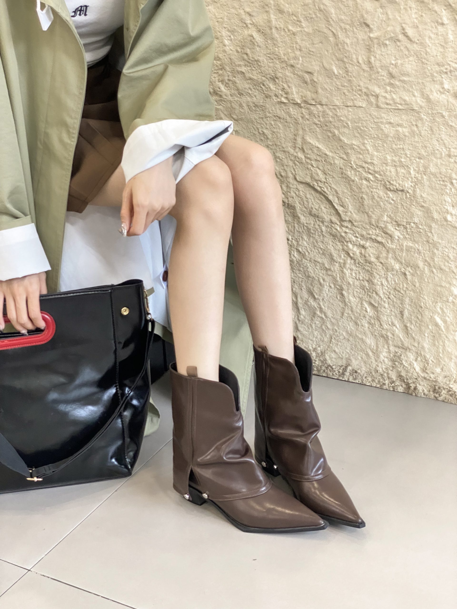 Korean Style Pointed Toe V-Cut Barrel Boots 2024 Autumn Winter Chunky Heel Mid Calf Short Boots Fashion Versatile Barrel Design Boots - Image 3
